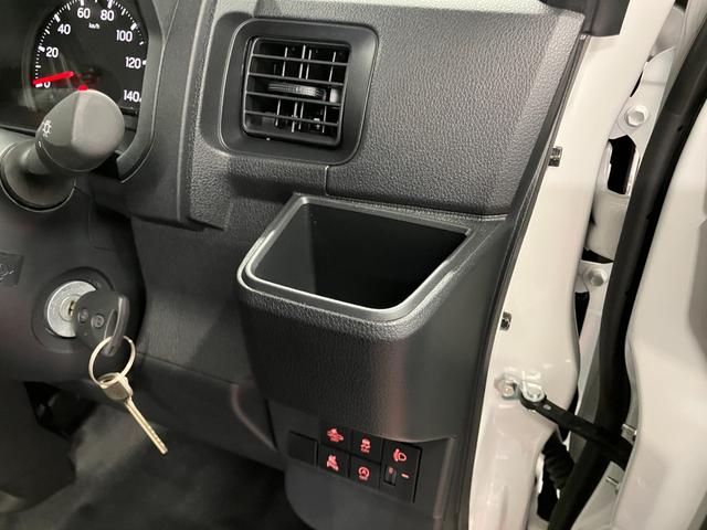 ハイゼットカーゴＤＸ届出済未使用車　元展示車　１オーナー　両側スライドドア　衝突被害軽減システム　オートマチックハイビーム　禁煙　オートライト　キーレス　アイドリングストップ　ラジオ　運転席エアバッグ　助手席エアバッグ（長崎県）の中古車