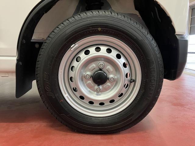 ハイゼットカーゴＤＸ届出済未使用車　元展示車　１オーナー　両側スライドドア　衝突被害軽減システム　オートマチックハイビーム　禁煙　オートライト　キーレス　アイドリングストップ　ラジオ　運転席エアバッグ　助手席エアバッグ（長崎県）の中古車
