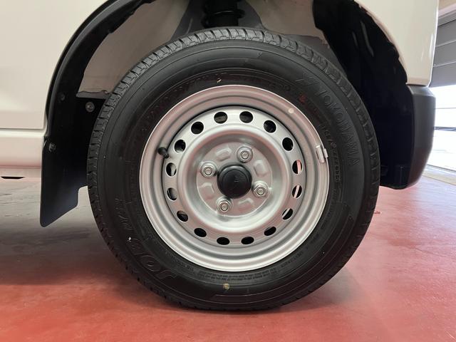 ハイゼットカーゴDX届出済未使用車 元展示車 1オーナー 両側スライドドア ラジオ 衝突被害軽減システム 横滑り防止装置 オートマチックハイビーム オートライト アイドリングストップ 運転席助手席エアバッグ(長崎県)の中古車