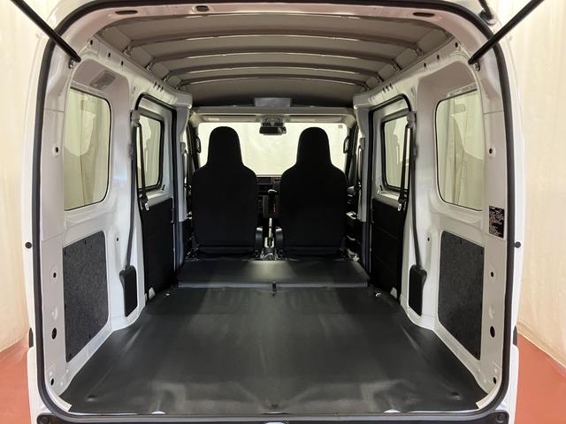 ハイゼットカーゴDX届出済未使用車 元展示車 1オーナー 衝突被害軽減システム オートマチックハイビーム 禁煙車 オートライト アイドリングストップ ラジオ 運転席エアバッグ 助手席エアバッグ ABS 両側スライドドア(長崎県)の中古車