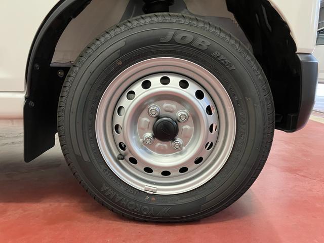 ハイゼットカーゴDX届出済未使用車 元展示車 1オーナー 衝突被害軽減システム オートマチックハイビーム 禁煙車 オートライト アイドリングストップ ラジオ 運転席エアバッグ 助手席エアバッグ ABS 両側スライドドア(長崎県)の中古車