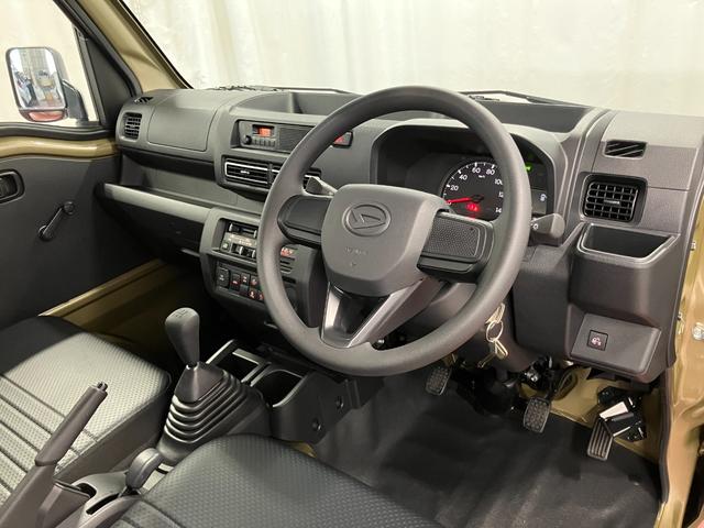 ハイゼットトラックスタンダード　農用スペシャル元展示車　届出済未使用車　４ＷＤ　マニュアル車　レーンキープアシスト　ＬＥＤヘッドライト　ＡＭ／ＦＭラジオ　エアバッグ　禁煙車　オートマチックハイビーム　オートライト　アイドリングストップ（長崎県）の中古車
