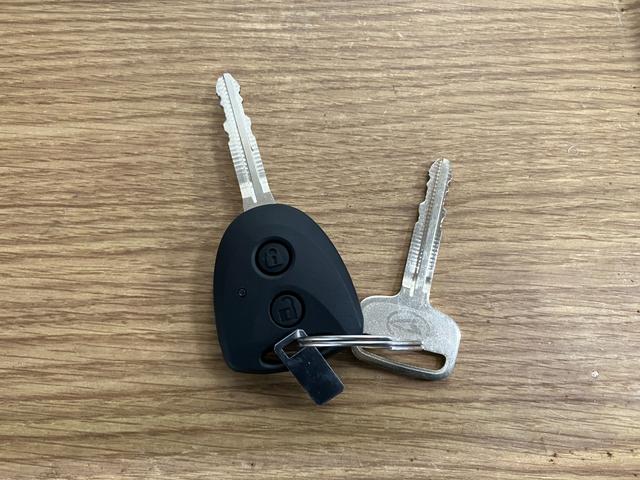 ハイゼットカーゴDX届出済未使用車 元展示車 1オーナー 禁煙車 両側スライドドア 衝突被害軽減システム オートマチックハイビーム オートライト アイドリングストップ ラジオ 運転席エアバッグ 助手席エアバッグ ABS(長崎県)の中古車