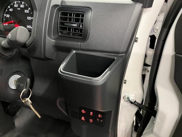 ハイゼットカーゴDX届出済未使用車 元展示車 1オーナー 禁煙車 両側スライドドア 衝突被害軽減システム オートマチックハイビーム オートライト アイドリングストップ ラジオ 運転席エアバッグ 助手席エアバッグ ABS(長崎県)の中古車