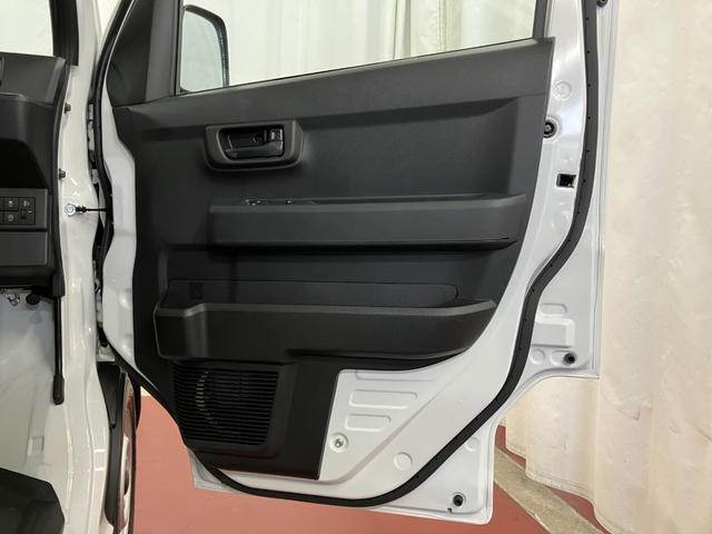 ハイゼットカーゴDX届出済未使用車 元展示車 1オーナー 禁煙車 両側スライドドア 衝突被害軽減システム オートマチックハイビーム オートライト アイドリングストップ ラジオ 運転席エアバッグ 助手席エアバッグ ABS(長崎県)の中古車