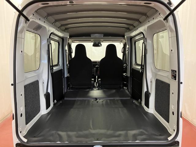 ハイゼットカーゴDX届出済未使用車 元展示車 1オーナー 禁煙車 両側スライドドア 衝突被害軽減システム オートマチックハイビーム オートライト アイドリングストップ ラジオ 運転席エアバッグ 助手席エアバッグ ABS(長崎県)の中古車