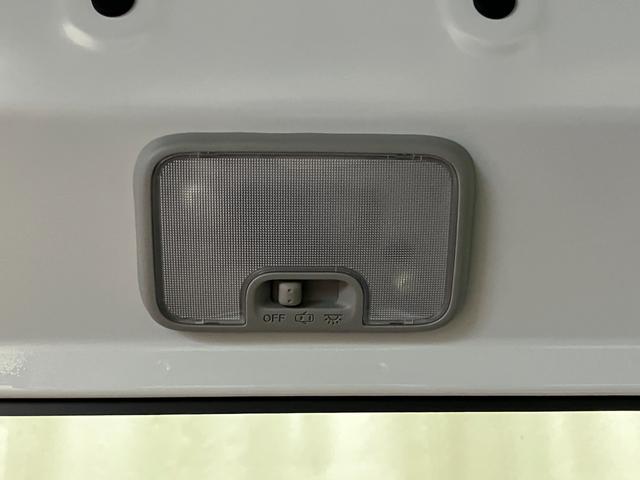 ハイゼットカーゴDX届出済未使用車 元展示車 1オーナー 禁煙車 両側スライドドア 衝突被害軽減システム オートマチックハイビーム オートライト アイドリングストップ ラジオ 運転席エアバッグ 助手席エアバッグ ABS(長崎県)の中古車