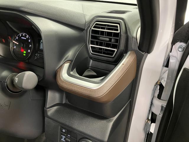 ムーヴＧ元展示車　届出済未使用車　禁煙車　片側電動両側スライドドア　ＬＥＤヘッドランプ　スマートキー　ベンチシート　電格ミラー　アイドリングストップ　衝突被害軽減システム　衝突安全ボディ　レーンキープアシスト（長崎県）の中古車