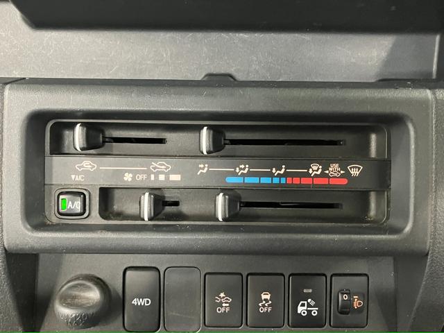 ハイゼットトラックローダンプＳＡIIIｔ下取車　４ＷＤ　ＡＴ　ダンプ　前方ドラレコ　ＡＭ／ＦＭラジオ　エアバッグ　オートライト　マニュアルエアコン　キー　荷台作業灯　ハロゲンヘッドランプ　衝突被害軽減システム　レーンキープアシスト（長崎県）の中古車
