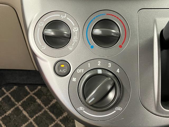 ミラX下取車 CD AM/FMラジオ キーレス USBソケット マニュアルエアコン 運転席エアバッグ 助手席エアバッグ ハロゲンヘッドランプ 電動格納ミラー 衝突安全ボディ スペアタイヤ(長崎県)の中古車