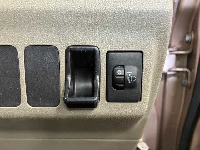 ミラX下取車 CD AM/FMラジオ キーレス USBソケット マニュアルエアコン 運転席エアバッグ 助手席エアバッグ ハロゲンヘッドランプ 電動格納ミラー 衝突安全ボディ スペアタイヤ(長崎県)の中古車