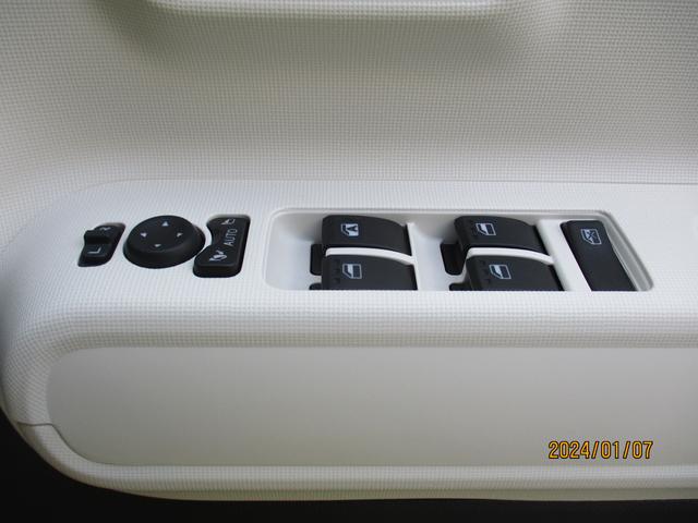ムーヴキャンバスストライプスＧＲ５年式　左右パワースライドドア　キーフリー　２．６６５ｋｍ（福岡県）の中古車