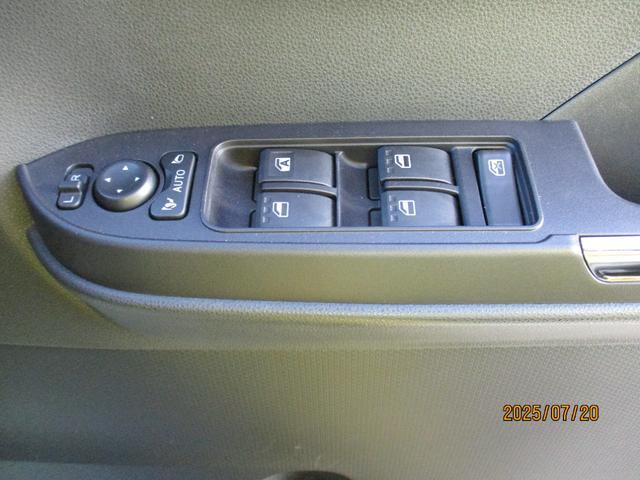 タントカスタムＸＲ６年式　１７．３８８キロ（福岡県）の中古車