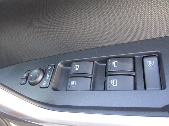 ロッキープレミアムＧ　ＨＥＶＲ７年式　ハイブリッド　１２００ｃｃ　キーフリー　１５ｋｍ（福岡県）の中古車