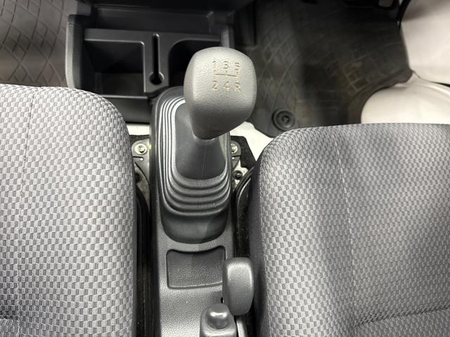 ハイゼットトラックジャンボ５ＭＴ車　パートタイム４ＷＤ車　ハイロー切り替えレバー　カーナビ　ＡＢＳ　運転席助手席エアバック　リモコンキー　作業灯　荷台マット（鹿児島県）の中古車