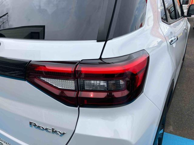 ロッキープレミアムＧ　ＨＥＶ　スマートアシスト搭載２ＷＤ　ＣＶＴ　１２００ｃｃ　ハイブリッド　衝突被害軽減ブレーキ　横滑り防止装置　ＡＢＳ　サイドエアバッグ　プッシュボタンスタート　クルーズコントロール　ディスプレイオーディオ　全方位モニター（福島県）の中古車