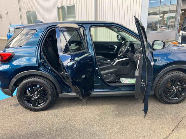 ロッキープレミアム２ＷＤ　ＣＶＴ　１０００ｃｃ　衝突被害軽減ブレーキ　横滑り防止装置　ＡＢＳ　アイドリングストップ　プッシュボタンスタート　ナビ　全方位モニター　全席シートヒーター　クルーズコントロール（福島県）の中古車