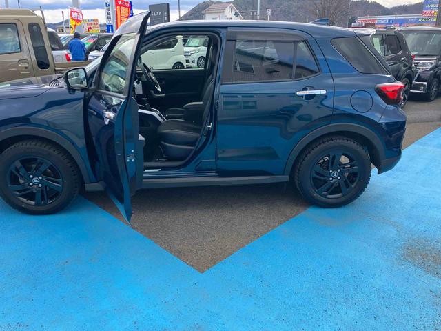 ロッキープレミアム２ＷＤ　ＣＶＴ　１０００ｃｃ　衝突被害軽減ブレーキ　横滑り防止装置　ＡＢＳ　アイドリングストップ　プッシュボタンスタート　ナビ　全方位モニター　全席シートヒーター　クルーズコントロール（福島県）の中古車