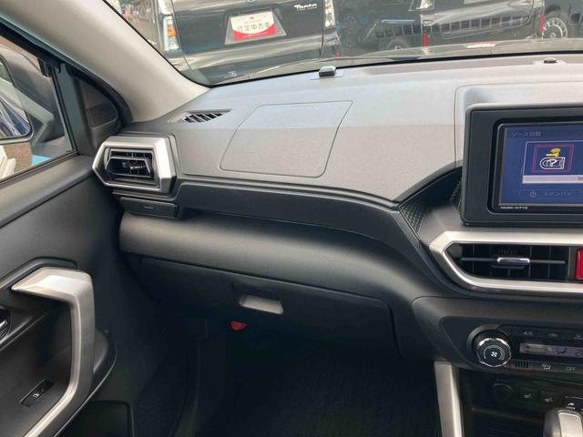 ロッキープレミアム２ＷＤ　ＣＶＴ　１０００ｃｃ　衝突被害軽減ブレーキ　横滑り防止装置　ＡＢＳ　アイドリングストップ　プッシュボタンスタート　ナビ　全方位モニター　全席シートヒーター　クルーズコントロール（福島県）の中古車