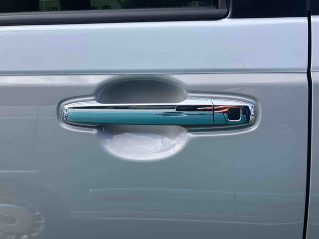 ムーヴキャンバスストライプスＧ　届出済未使用車４ＷＤ　ＣＶＴ　６６０ｃｃ　衝突被害軽減ブレーキ　横滑り防止装置　ＡＢＳ　サイドエアバッグ　アイドリングストップ　プッシュボタンスタート　両側電動スライドドア　ベンチシート　全席シートヒーター（福島県）の中古車