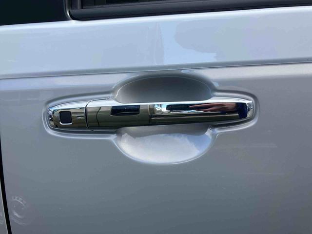 ムーヴキャンバスストライプスＧ　届出済未使用車４ＷＤ　ＣＶＴ　６６０ｃｃ　衝突被害軽減ブレーキ　横滑り防止装置　ＡＢＳ　サイドエアバッグ　アイドリングストップ　プッシュボタンスタート　両側電動スライドドア　ベンチシート　全席シートヒーター（福島県）の中古車