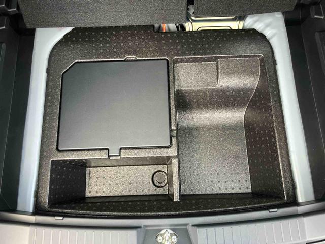 ロッキーＸ　ＨＥＶ２ＷＤ　ＣＶＴ　１２００ｃｃ　ハイブリッド　衝突被害軽減ブレーキ　横滑り防止装置　ＡＢＳ　サイドエアバッグ　スマートキー　プッシュボタンスタート　ディスプレイオーディオ　バックモニター（福島県）の中古車