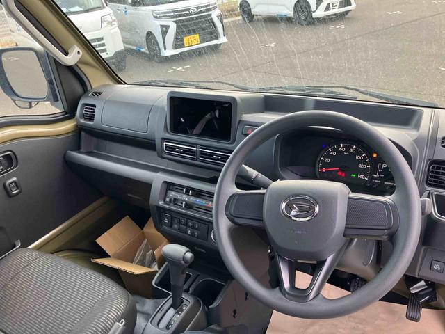 ハイゼットトラックジャンボエクストラ　４ＷＤ　届出済未使用車４ＷＤ　ＣＶＴ　６６０ｃｃ　衝突被害軽減ブレーキ　横滑り防止装置　ＡＢＳ　エアバッグ　アイドリングストップ　プッシュボタンスタート　マニュアルエアコン　パワーステアリング　荷台作業灯　届出済未使用車（福島県）の中古車