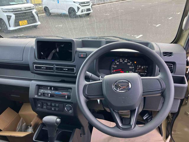 ハイゼットトラックジャンボエクストラ　４ＷＤ　届出済未使用車４ＷＤ　ＣＶＴ　６６０ｃｃ　衝突被害軽減ブレーキ　横滑り防止装置　ＡＢＳ　エアバッグ　アイドリングストップ　プッシュボタンスタート　マニュアルエアコン　パワーステアリング　荷台作業灯　届出済未使用車（福島県）の中古車