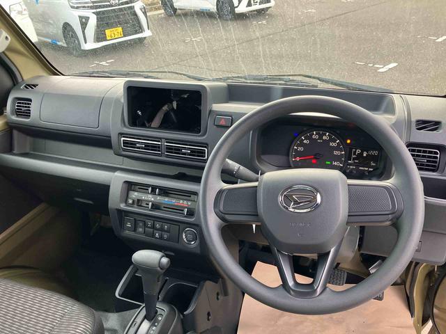 ハイゼットトラックジャンボエクストラ　４ＷＤ　届出済未使用車４ＷＤ　ＣＶＴ　６６０ｃｃ　衝突被害軽減ブレーキ　横滑り防止装置　ＡＢＳ　エアバッグ　アイドリングストップ　プッシュボタンスタート　マニュアルエアコン　パワーステアリング　荷台作業灯　届出済未使用車（福島県）の中古車