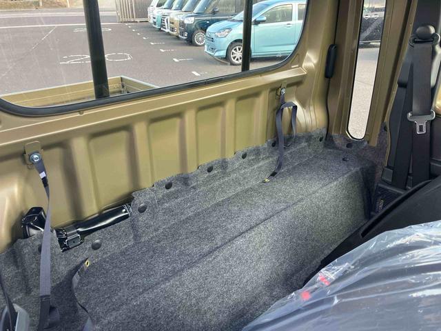 ハイゼットトラックジャンボエクストラ　４ＷＤ　届出済未使用車４ＷＤ　ＣＶＴ　６６０ｃｃ　衝突被害軽減ブレーキ　横滑り防止装置　ＡＢＳ　エアバッグ　アイドリングストップ　プッシュボタンスタート　マニュアルエアコン　パワーステアリング　荷台作業灯　届出済未使用車（福島県）の中古車