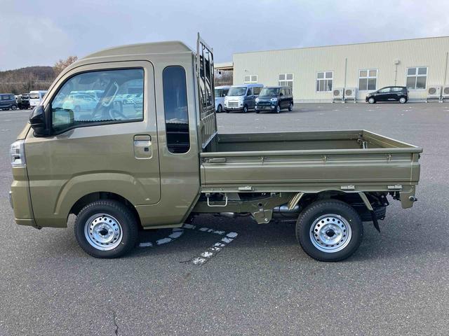 ハイゼットトラックジャンボエクストラ　４ＷＤ　届出済未使用車４ＷＤ　ＣＶＴ　６６０ｃｃ　衝突被害軽減ブレーキ　横滑り防止装置　ＡＢＳ　エアバッグ　アイドリングストップ　プッシュボタンスタート　マニュアルエアコン　パワーステアリング　荷台作業灯　届出済未使用車（福島県）の中古車