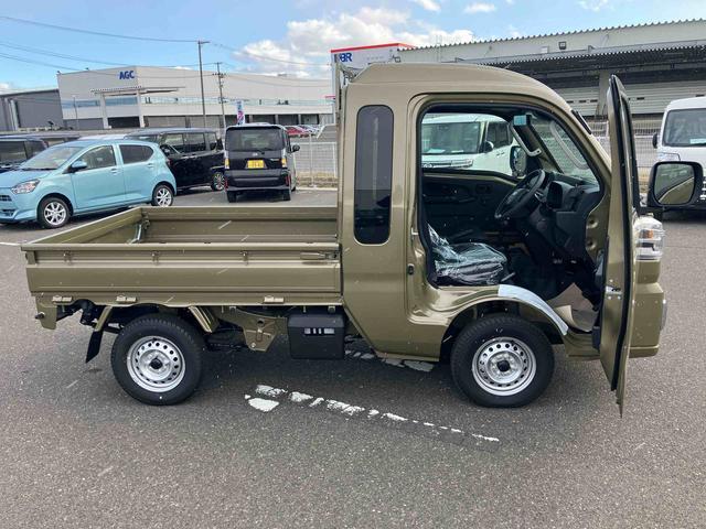 ハイゼットトラックジャンボエクストラ　４ＷＤ　届出済未使用車４ＷＤ　ＣＶＴ　６６０ｃｃ　衝突被害軽減ブレーキ　横滑り防止装置　ＡＢＳ　エアバッグ　アイドリングストップ　プッシュボタンスタート　マニュアルエアコン　パワーステアリング　荷台作業灯　届出済未使用車（福島県）の中古車