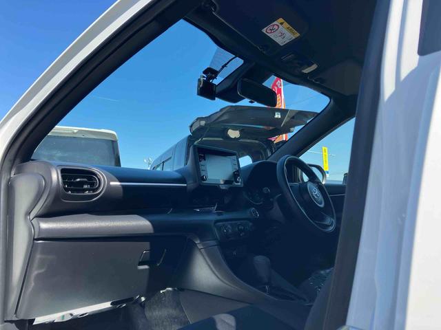 ヤリスＸ　車検整備付２ＷＤ　ＣＶＴ　１５００ｃｃ　ディスプレイオーディオ　ステアリングスイッチ　全方位モニター　マニュアルエアコン　サイド・カーテンシールドエアバッグ　車検整備付（福島県）の中古車