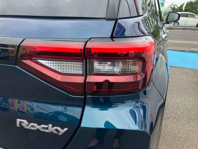 ロッキープレミアムG HEV純正アルミホイール 純正9インチディスプレイオーディオ パノラマモニター ETC装着 ドライブレコーダー装着 オートライト クルーズコントロール 運転席・助手席シートヒーター 電動パーキングブレーキ(福島県)の中古車