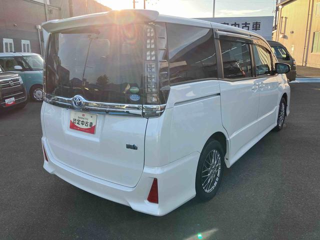 ヴォクシー 中古車 ハイブリッドＺＳ
