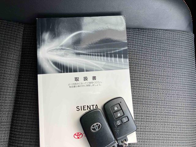 シエンタハイブリッドＧ　クエロ２ＷＤ　ＣＶＴ　１５００ｃｃ　オートエアコン　革巻きステアリング　ＵＶカットガラス　カーナビ　ＥＴＣ車載器　両側電動スライドドア　横滑り防止装置　ＡＢＳ　プッシュボタンスタート　スマートキー（福島県）の中古車