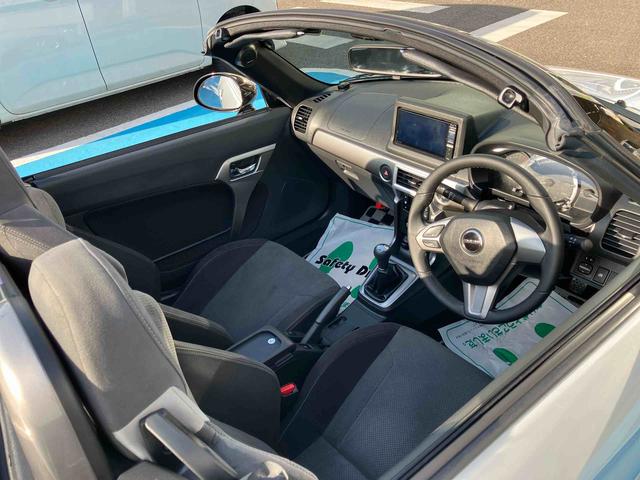 コペンセロ　Ｓ２ＷＤ　５速マニュアル　６６０ｃｃ　ターボ　電動開閉ルーフ　レカロシート　純正ナビ　バックモニター　ＥＴＣ車載器　ＡＢＳ　運転席・助手席エアバッグ　ＭＯＭＯステアリング　ワンオーナー車（福島県）の中古車