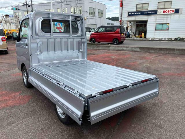 ハイゼットトラックスタンダード　農用スペシャル４ＷＤ　ＣＶＴ　６６０ｃｃ　衝突被害軽減ブレーキ　横滑り防止装置　ＡＢＳ　運転席・助手席エアバッグ　アイドリングストップ　リヤ４枚リーフスプリング　荷台作業灯　あゆみ板掛テールゲート（福島県）の中古車