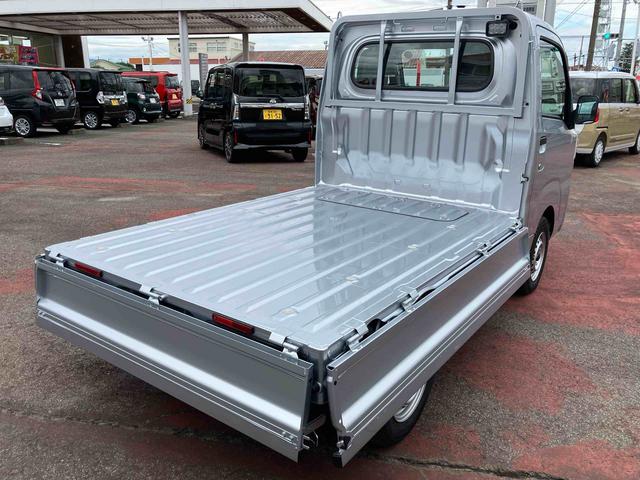 ハイゼットトラックスタンダード　農用スペシャル４ＷＤ　ＣＶＴ　６６０ｃｃ　衝突被害軽減ブレーキ　横滑り防止装置　ＡＢＳ　運転席・助手席エアバッグ　アイドリングストップ　リヤ４枚リーフスプリング　荷台作業灯　あゆみ板掛テールゲート（福島県）の中古車