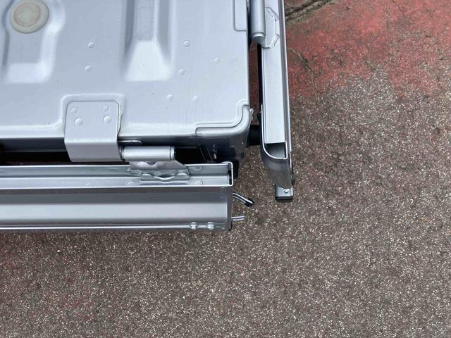ハイゼットトラックスタンダード　農用スペシャル４ＷＤ　ＣＶＴ　６６０ｃｃ　衝突被害軽減ブレーキ　横滑り防止装置　ＡＢＳ　運転席・助手席エアバッグ　アイドリングストップ　リヤ４枚リーフスプリング　荷台作業灯　あゆみ板掛テールゲート（福島県）の中古車