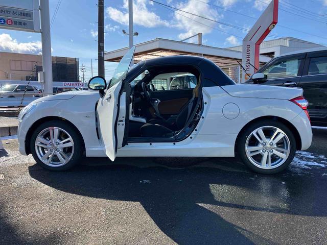 コペンローブ S2WD CVT 660cc 純正ナビ ターボ 電動開閉ルーフ パドルシフト アイドリングストップ プッシュボタンスタート ABS MOMOステアリング オートエアコン シートヒーター(福島県)の中古車