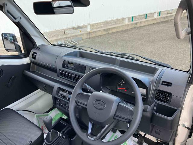 ハイゼットトラックスタンダード　４ＷＤ　届出済未使用車４ＷＤ　　６６０ｃｃ　５速マニュアル　衝突被害軽減ブレーキ　横滑り防止装置　ＡＢＳ　アイドリングストップ　エアコン　パワーステアリング　届出済未使用車（福島県）の中古車