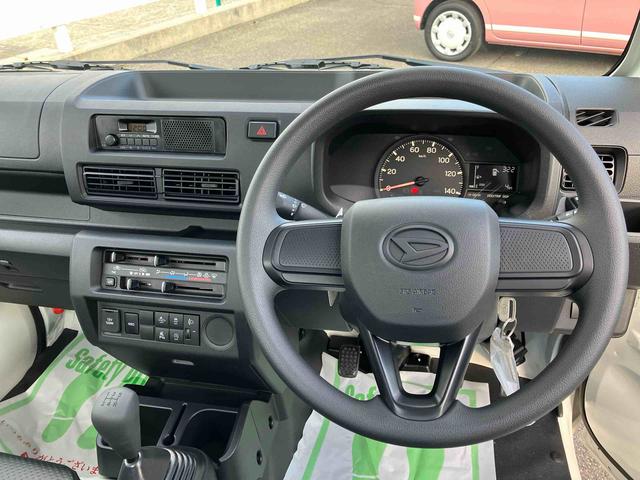 ハイゼットトラックスタンダード　４ＷＤ　届出済未使用車４ＷＤ　　６６０ｃｃ　５速マニュアル　衝突被害軽減ブレーキ　横滑り防止装置　ＡＢＳ　アイドリングストップ　エアコン　パワーステアリング　届出済未使用車（福島県）の中古車