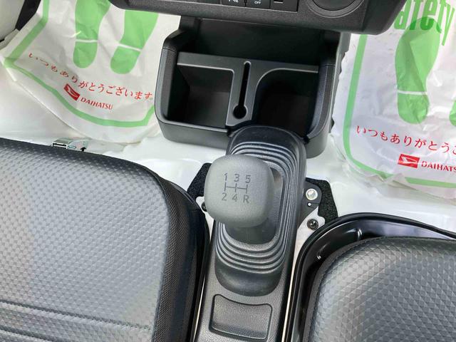 ハイゼットトラックスタンダード　４ＷＤ　届出済未使用車４ＷＤ　　６６０ｃｃ　５速マニュアル　衝突被害軽減ブレーキ　横滑り防止装置　ＡＢＳ　アイドリングストップ　エアコン　パワーステアリング　届出済未使用車（福島県）の中古車