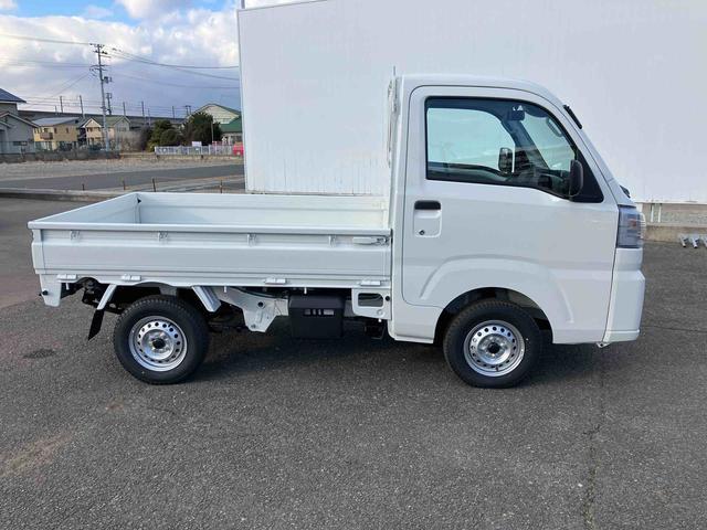 ハイゼットトラックスタンダード　４ＷＤ　届出済未使用車４ＷＤ　　６６０ｃｃ　５速マニュアル　衝突被害軽減ブレーキ　横滑り防止装置　ＡＢＳ　アイドリングストップ　エアコン　パワーステアリング　届出済未使用車（福島県）の中古車