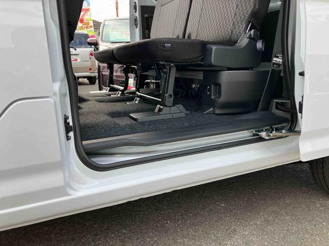 ハイゼットカーゴクルーズターボ４ＷＤ　ＣＶＴ　６６０ｃｃ　両側スライドドア　衝突被害軽減ブレーキ　横滑り防止装置　ＡＢＳ　アイドリングストップ　プッシュボタンスタート　リヤヒーター　前席パワーウィンドウ　届出済未使用車（福島県）の中古車