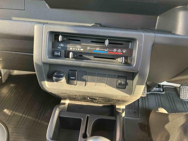 ハイゼットトラックスタンダード　４ＷＤ４ＷＤ　ＣＶＴ　６６０ｃｃ　５速マニュアル　三方開　運転席エアバッグ　エアコン　パワーステアリング（福島県）の中古車