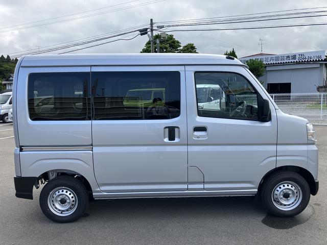 ハイゼットカーゴＤＸ４ＷＤ　ＣＶＴ　６６０ｃｃ　衝突被害軽減ブレーキ　横滑り防止装置　ＡＢＳ　運転席・助手席エアバッグ　アイドリングストップ　両側スライドドア　マニュアルエアコン　リヤヒーター　届出済未使用車（福島県）の中古車