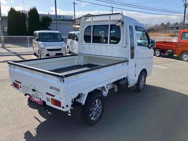 サンバートラックグランドキャブ　４ＷＤ　５速マニュアルパートタイム４ＷＤ　デフロック　５速マニュアル　６６０ｃｃ　運転席・助手席エアバッグ　ＥＴＣ車載器　荷台作業灯　キーレスエントリー　荷台ゴムマット（福島県）の中古車