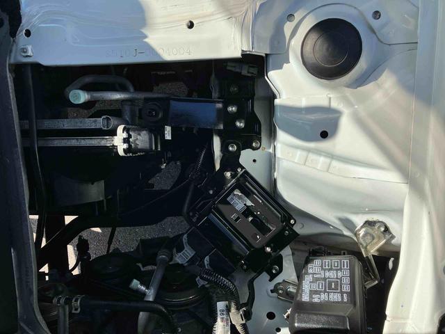 サンバートラックグランドキャブ　４ＷＤ　５速マニュアルパートタイム４ＷＤ　デフロック　５速マニュアル　６６０ｃｃ　運転席・助手席エアバッグ　ＥＴＣ車載器　荷台作業灯　キーレスエントリー　荷台ゴムマット（福島県）の中古車